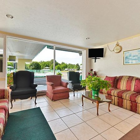 Americas Best Value Inn Suites South Boston Bagian luar foto