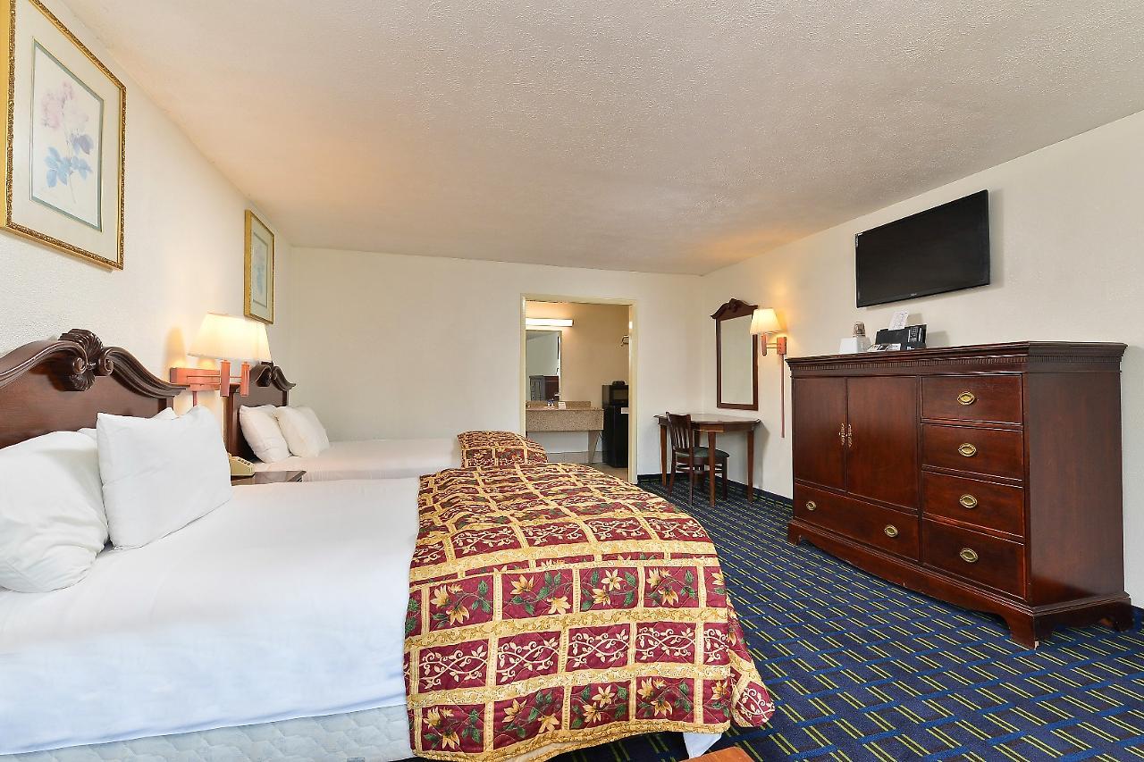 Americas Best Value Inn Suites South Boston Bagian luar foto