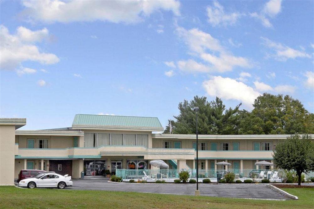 Americas Best Value Inn Suites South Boston Bagian luar foto