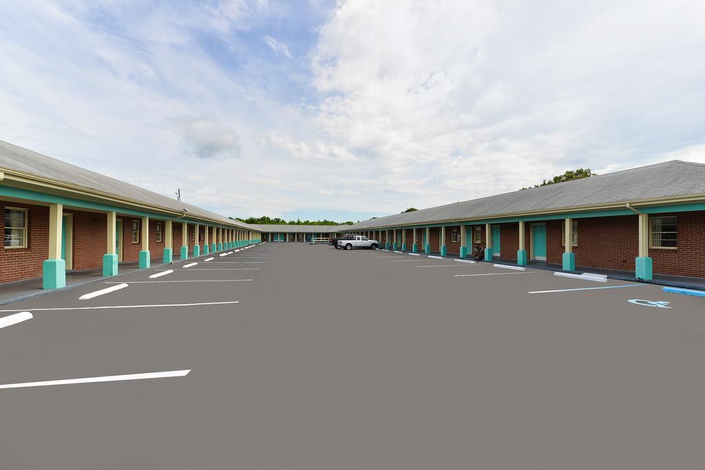 Americas Best Value Inn Suites South Boston Bagian luar foto