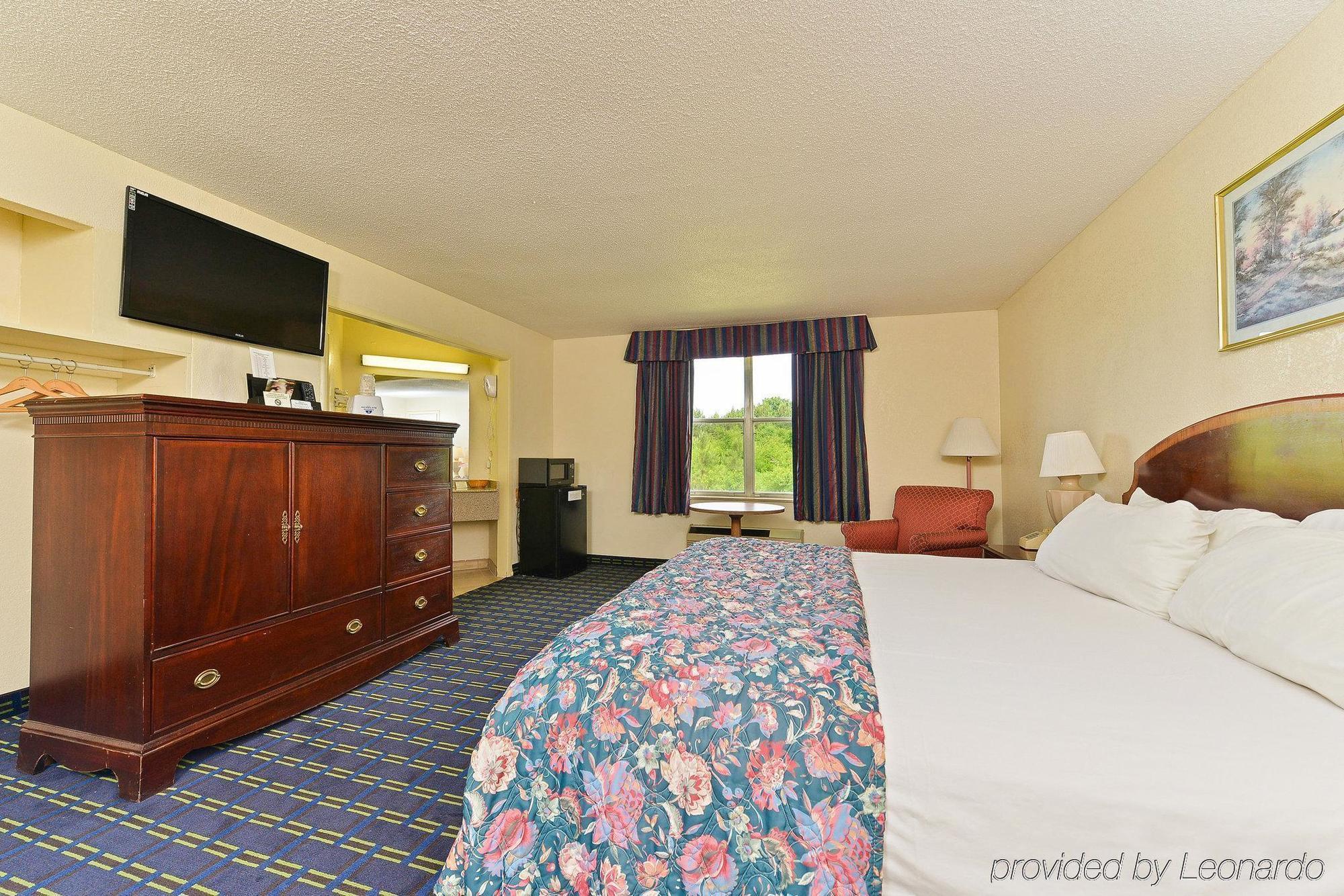 Americas Best Value Inn Suites South Boston Bagian luar foto